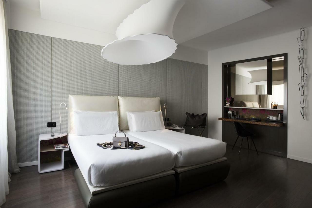 Palazzo Matteotti, The Dedica Anthology, Autograph Collection Hotel Milan Bagian luar foto A room at the hotel